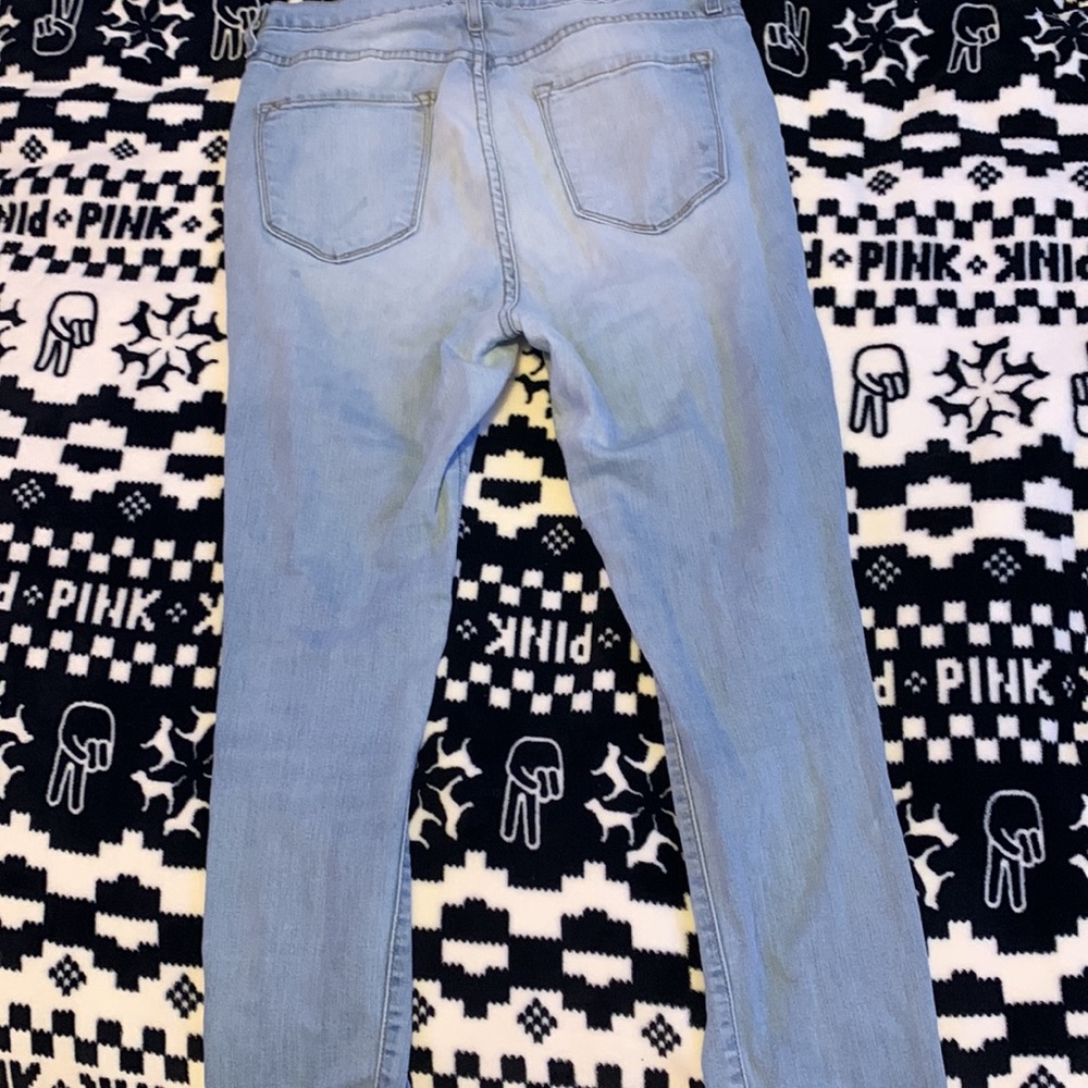 FASHIONNOVA RIPPED JEANS - Picture 2 of 4